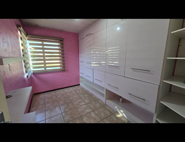2 BEDROOM SECTIONAL TITLE FOR SALE IN GLENVISTA